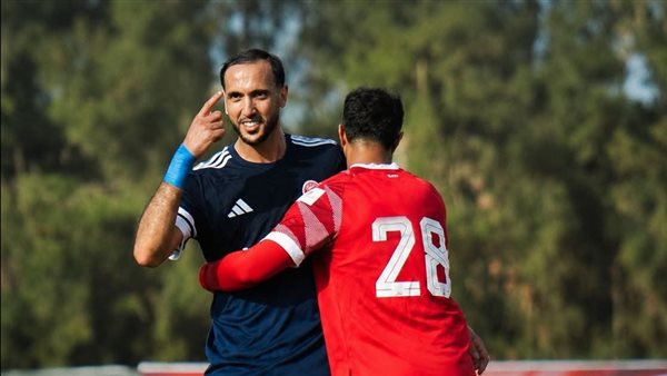 شغب جماهيري يوقف مباراة الاتحاد والسويحلي ويحولها إلى فوضى