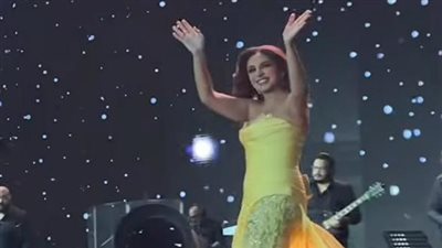 وسط تفاعل كبير من الحاضرين.. أنغام تبدع على مسرح الأرينا بلمسات سحرية من هاني فرحات