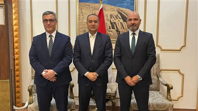 استقبال وزير الرياضة الجزائري بالقاهرة قبل نهائي الزمالك واتحاد العاصمة