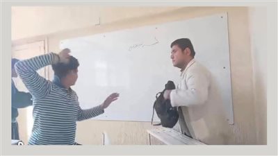 مصدر بالتعليم يكشف حقيقة فيديو محاولة التعدي على معلم.. وإجراءات قانونية ضد الطالب