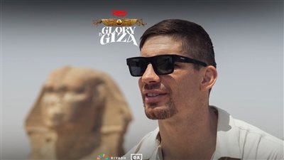 الملاكم ريكو فيرهوفن يزور الأهرامات والمتحف المصري الكبير قبل «Glory in Giza»