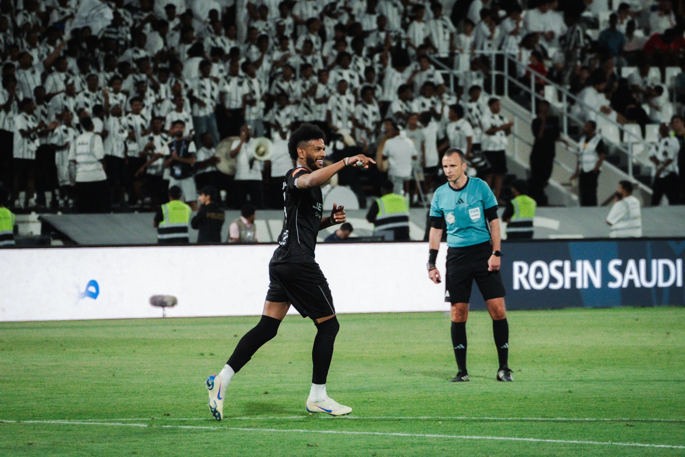 الشباب يهزم الاتحاد بثلاثية مثيرة ويستعيد نغمة الانتصارات في دوري روشن