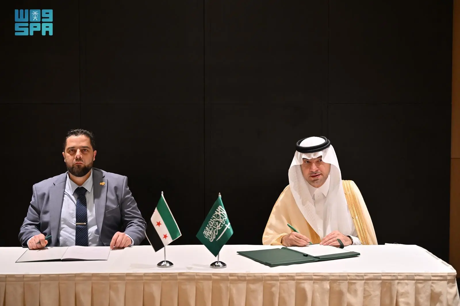 السعودية وسوريا توقّعان مذكرة تفاهم لتعزيز التعاون في مجالات البلديات والإسكان على هامش منتدى باكو