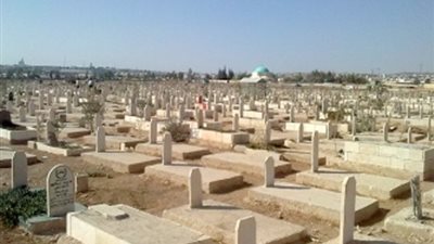هل زيارة القبور في العيد حرام؟.. أستاذ الفقه بجامعة الأزهر يُجيب