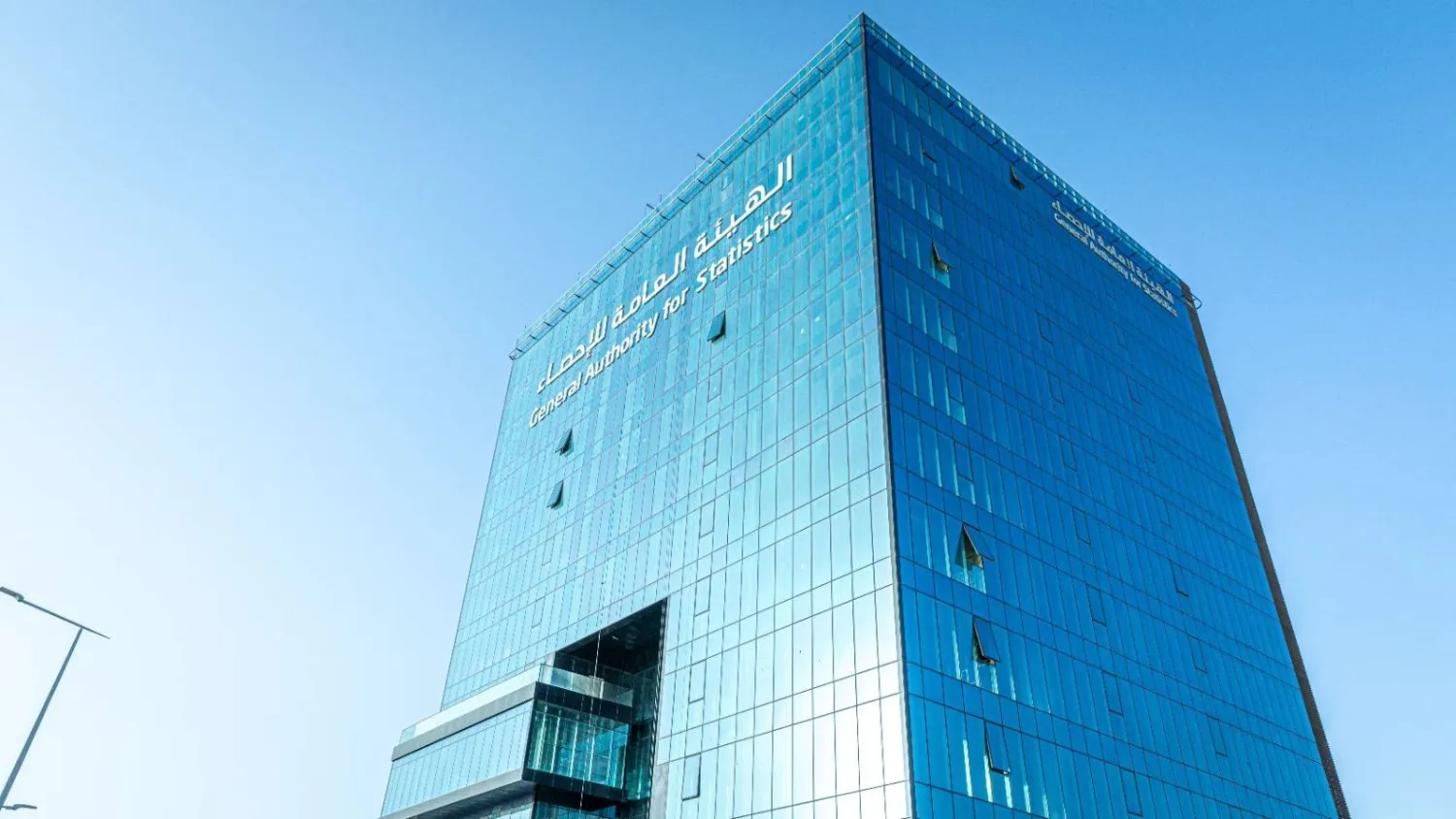 ارتفاع عدد المسافرين عبر مطارات المملكة إلى 140.9 مليون في 2025 بنسبة نمو 9.6٪