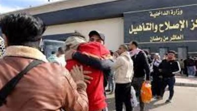 «هدية العيد للنزلاء».. الداخلية تمنح زيارة استثنائية بمراكز الإصلاح والتأهيل