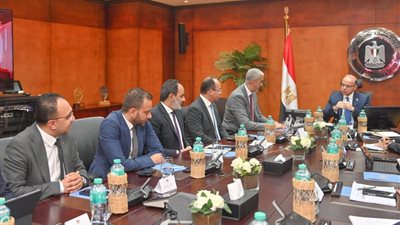وزير الاستثمار يبحث مع قيادات ڤودافون تسريع التحول الرقمي لتعزيز تنافسية الاستثمار والتجارة