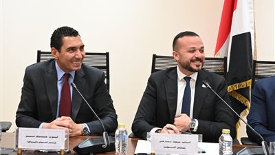 برئاسة محمد الجارحي وبحضور وزير الشباب والرياضة .. لجنة المشروعات تعقد اجتماعا لمناقشة خطة عمل وزارة الشباب في دعم قطاع المشروعات الصغيرة وريادة الأعمال
