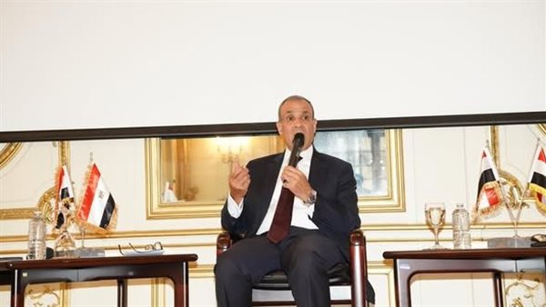 وزير الخارجية يلتقي بالجالية المصرية في العاصمة البريطانية لندن