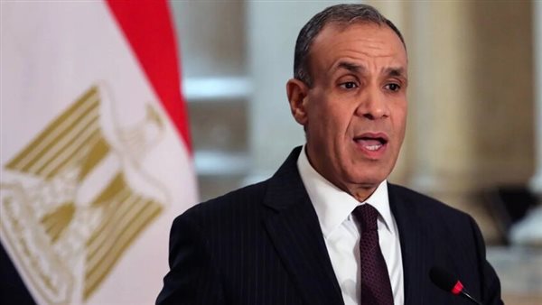 وزير الخارجية يناقش مع مستشاري رئيس وزراء بريطانيا تعزيز الاستثمارات المشتركة