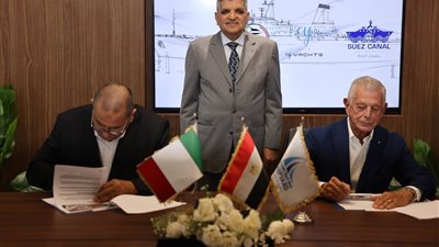 قناة السويس توقع عقد تصدير قاطرتين جديدتين إلى إيطاليا بقوة شد 80 طنًا