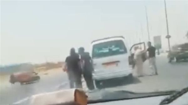 سائق ميكروباص يسيء لمسن في الفيوم أثناء وجوده مع الركاب