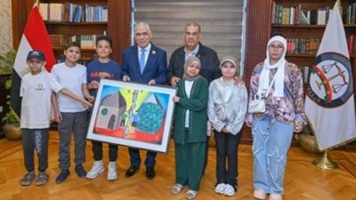 هدايا واحتفاء خاص.. استقبال إنساني لأطفال 57357 بمكتب النائب العام