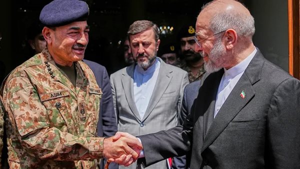 قائد الجيش الباكستاني يزور طهران للوساطة بين واشنطن وطهران