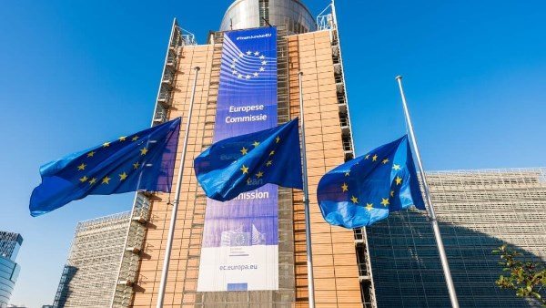 المفوضية الأوروبية تنقح توقعات النمو وتزيد تقديرات التضخم بسبب الحرب في إيران