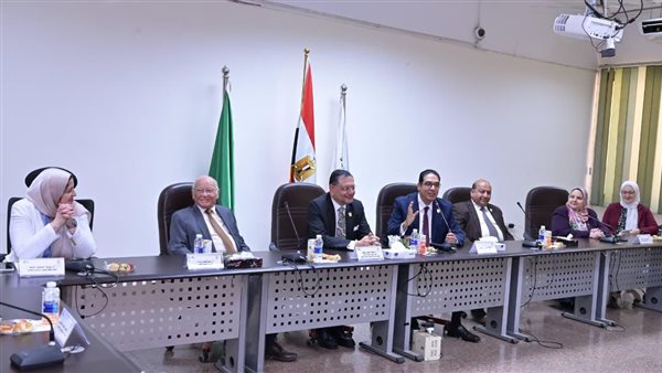 طلاب كلية التخطيط العمراني بجامعة القاهرة يطلقون مشروع “جامعتنا الخضراء”