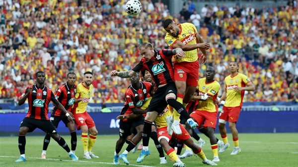 لانس يتوج بلقب كأس فرنسا بفوزه على نيس بثلاثية
