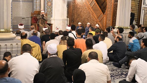 الأوقاف تحتفل بالليلة الخامسة من ليالي ذي الحجة في مسجد الإمام الحسين