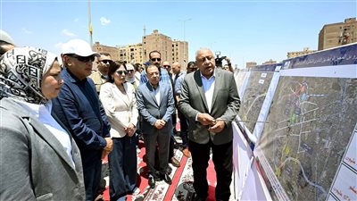 رئيس الوزراء يتفقد محور عمرو بن العاص ويوجه الشكر لجميع العاملين في المشروع