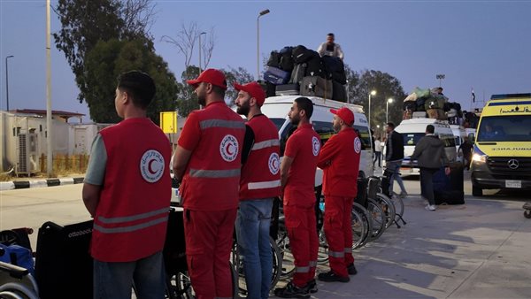 الهلال الأحمر المصري يستقبل الدفعة 44 من الجرحى الفلسطينيين