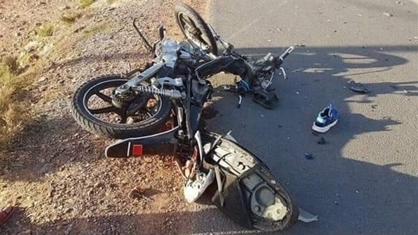 مقتل شاب وإصابة اثنين في حادث دراجة نارية بميكروباص في الفيوم