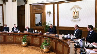 رئيس الوزراء يناقش خطة تطوير الهيئة الوطنية للإعلام وآليات تسوية مديونياتها