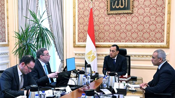 رئيس الوزراء يبحث تحديثات الإصلاح الإداري وتطوير الأداء الحكومي مع رئيس الجهاز المركزي للتنظيم والإدارة