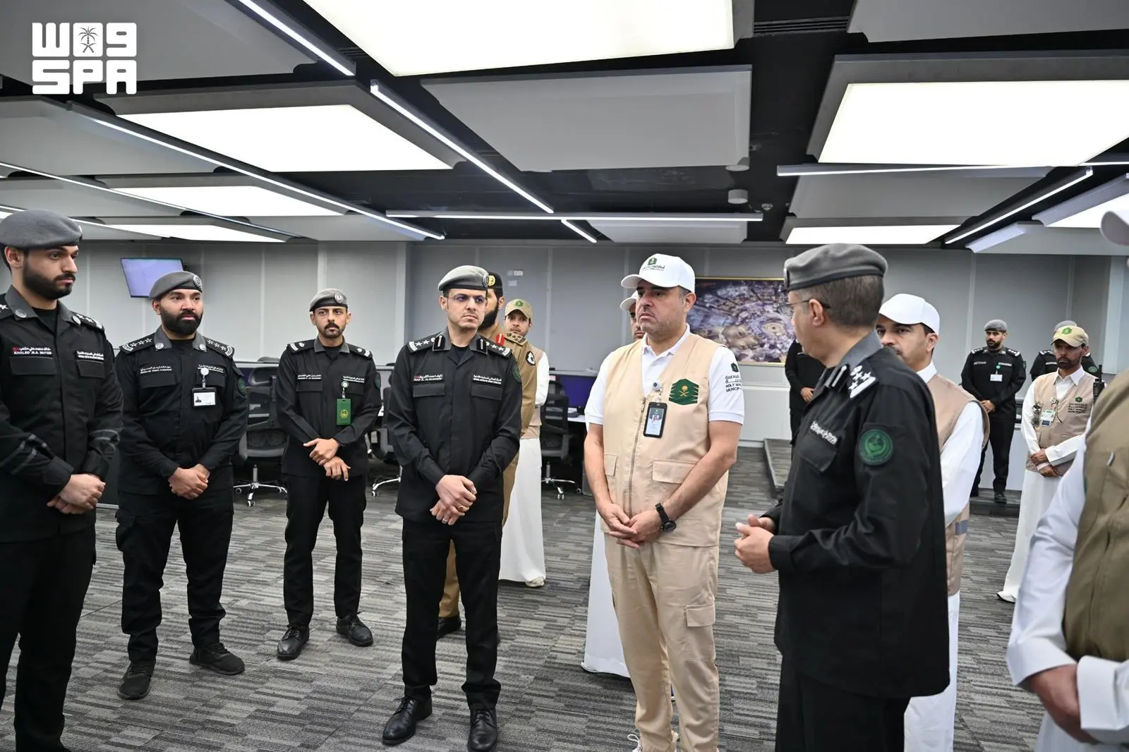 أمين العاصمة المقدسة يطّلع على آليات عمل مركز العمليات الأمنية الموحدة 911 لخدمة ضيوف الرحمن