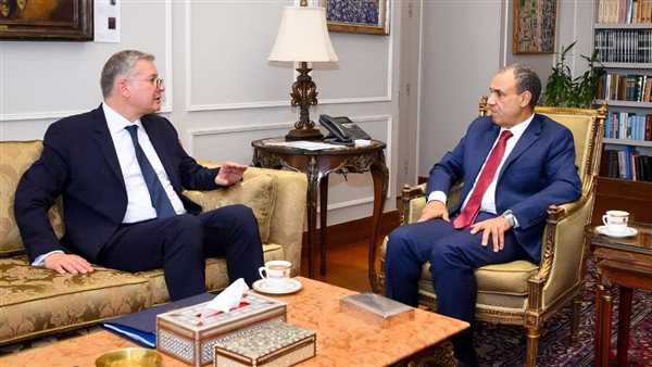 وزير الخارجية يلتقي وزير البترول لتعزيز الاستثمارات الأجنبية