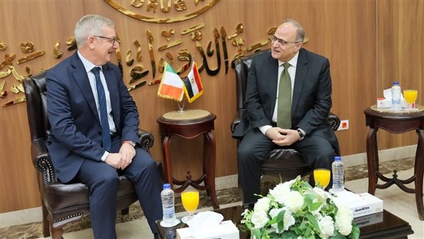 رئيس هيئة الدواء المصري يستقبل سفير أيرلندا لبحث سبل تعزيز التعاون والاستثمار في القطاع الدوائي
