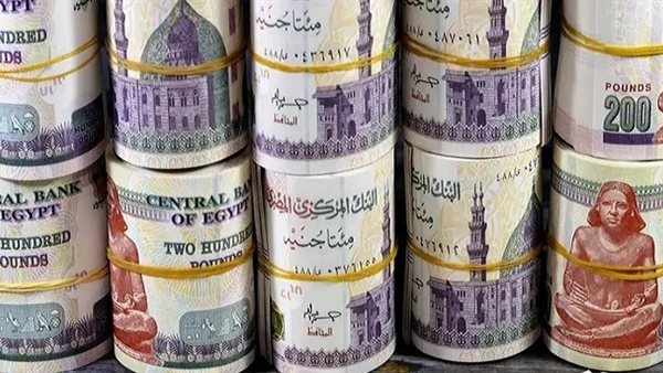 سحب الأموال من محطات الوقود والسوبر ماركت لتخفيف الضغط على آلات الصرافة الآلية
