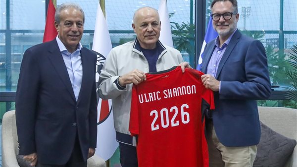 أبو ريدة يستقبل السفير الكندي في اتحاد كرة القدم