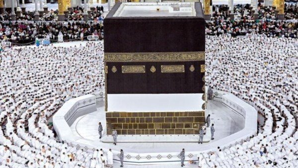 قناة الناس: تغطية خاصة لحجاج بيت الله الحرام في منى وهم يلهجون بالتلبية