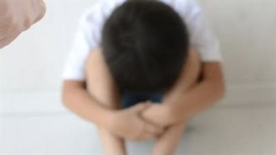 أب يتحول إلى جلاد.. تعذيب طفلة حتى الموت في منطقة السلام بالقاهرة
