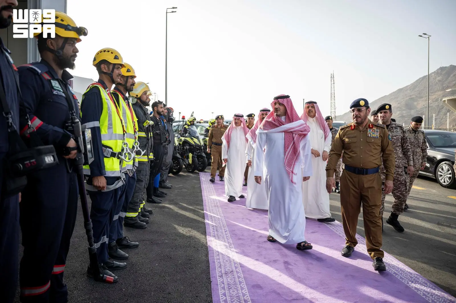وزير الداخلية يتفقد جاهزية الدفاع المدني في منى ويطّلع على أنظمة التنبؤ بالمخاطر