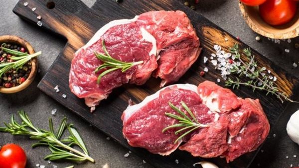 الصحة توصي بـ 7 خطوات آمنة للتعامل مع اللحوم النيئة في العيد