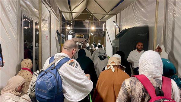 نجاح نفرة حجاج الجمعيات الأهلية من عرفات إلى مزدلفة مع غروب شمس يوم عرفة