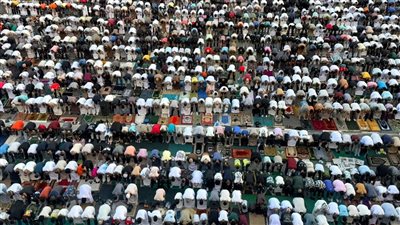 آلاف المصلين يؤدون صلاة عيد الأضحى في أجواء مفعمة بالفرح بمسجد الصديق