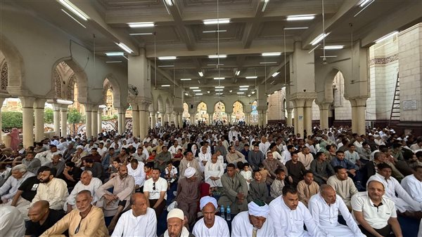 محافظ قنا يؤدي صلاة عيد الأضحى بمسجد عبدالرحيم القنائي وسط حضور واسع
