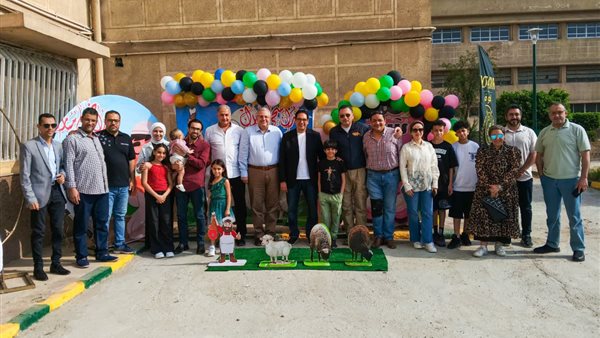 رئيس جامعة القاهرة يحتفل مع هيئة التدريس والموظفين بتسليم الأضاحي