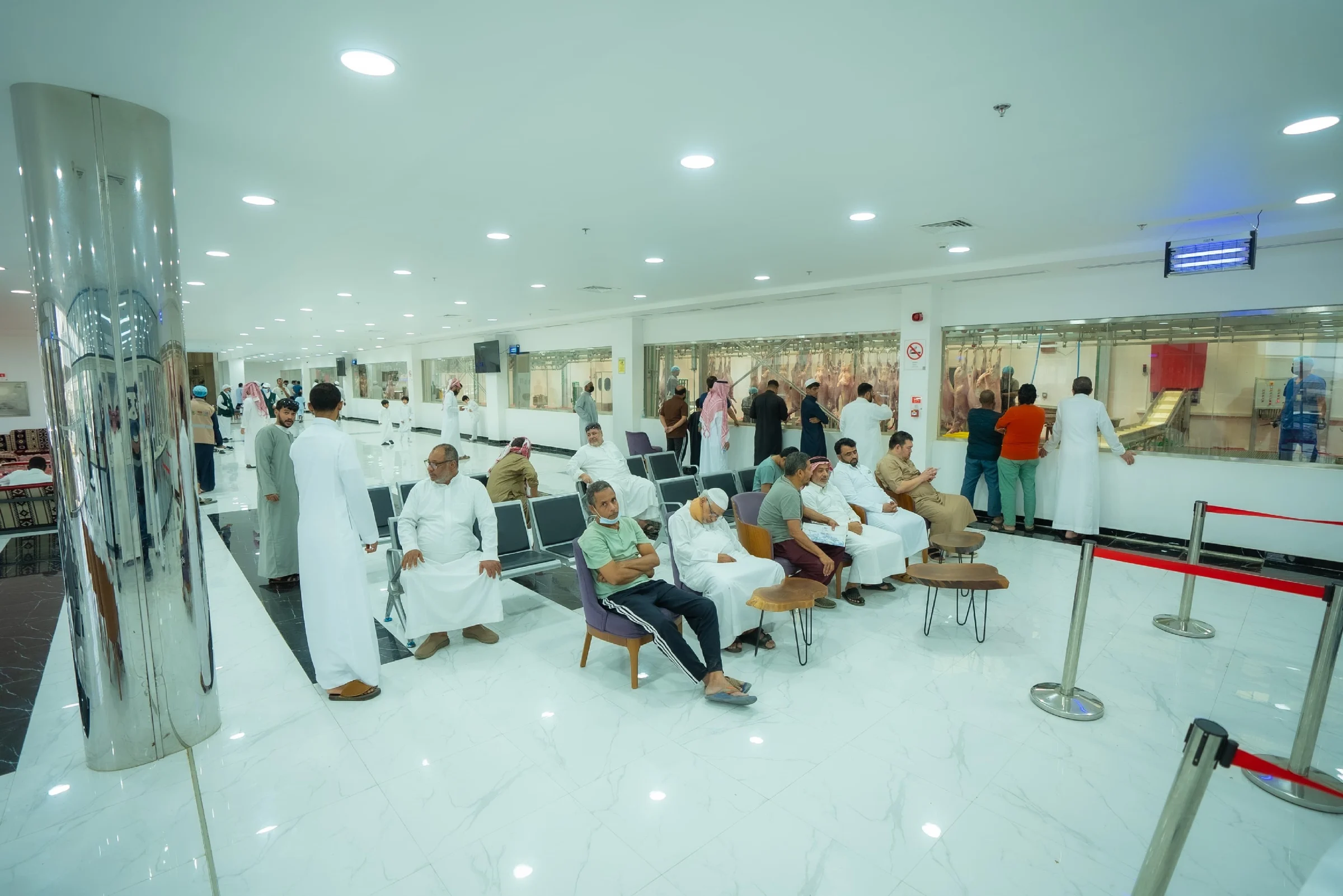 مدير عام هيئة بيئة مكة يزور المسالخ وأسواق النفع العام في بداية عيد الأضحى