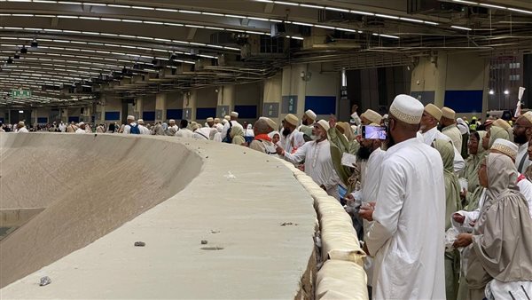 حجاج الجمعيات الأهلية ينهون رمي الجمرات في يوم التشريق الأول
