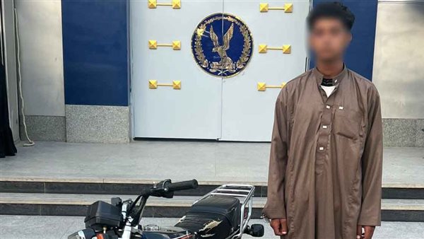 الأجهزة الأمنية في القليوبية تقبض على سائق دراجة نارية غير مرخص أثناء قيادته بحركات متهورة