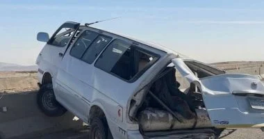 14 مصابًا جراء انقلاب سيارة نقل صغيرة على طريق أسيوط الغربي