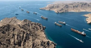الجيش الإيراني يعلن عن انفجار في مضيق هرمز ويكشف ملابساته