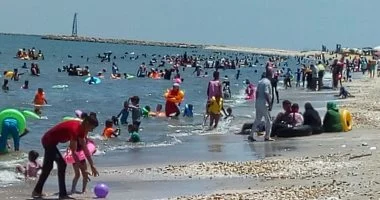 بورسعيد تستقطب المصطافين بجمال شواطئها وأنشطتها الصيفية المتنوعة