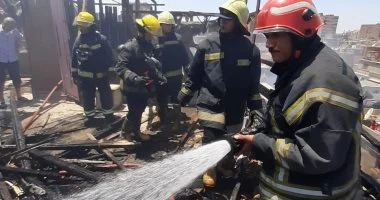 إخماد حريق مشترك بمخلفات فوق أسطح عدة مبانٍ في حدائق القبة