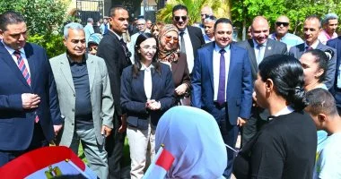 محافظ البحيرة يحتفل مع الأيتام ذوي الاحتياجات الخاصة في كفر الدوار بمناسبة عيد الأضحى