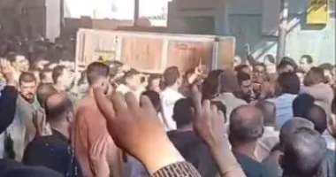 الجنازة تنظم لشاب قتل إثر نزاع حول مواقف سيارات في طوخ وسط حزن عميق لأهله