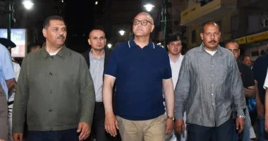 الإسكندرية تشهد حملة واسعة لإغلاق عدد من المحال المخالفة بشارع خالد بن الوليد